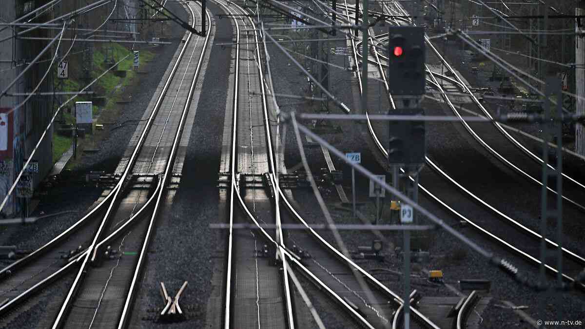 Bahnfunk ausgefallen: Bundesweite Störung: Zugverkehr ausgesetzt