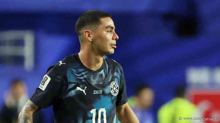 Miguel Almirón conoció su castigo tras su expulsión por taparse la boca ante Turquía
