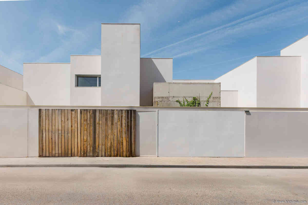 MG Houses / delavegacanolasso