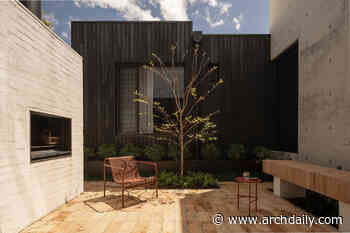 Shou Sugi Ban House / Sandy Anghie Architect