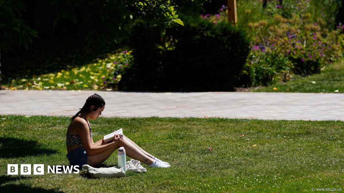 Rail users urged not to travel in extreme heat