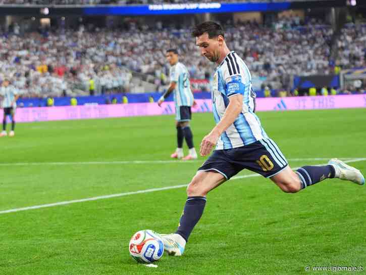 I gol si pesano. Leo re dei bomber, Pelé leggenda