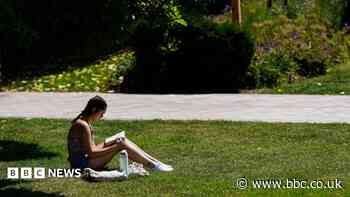 Rail users urged not to travel in extreme heat