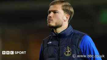 Walsall sign ex-Sutton midfielder Simper