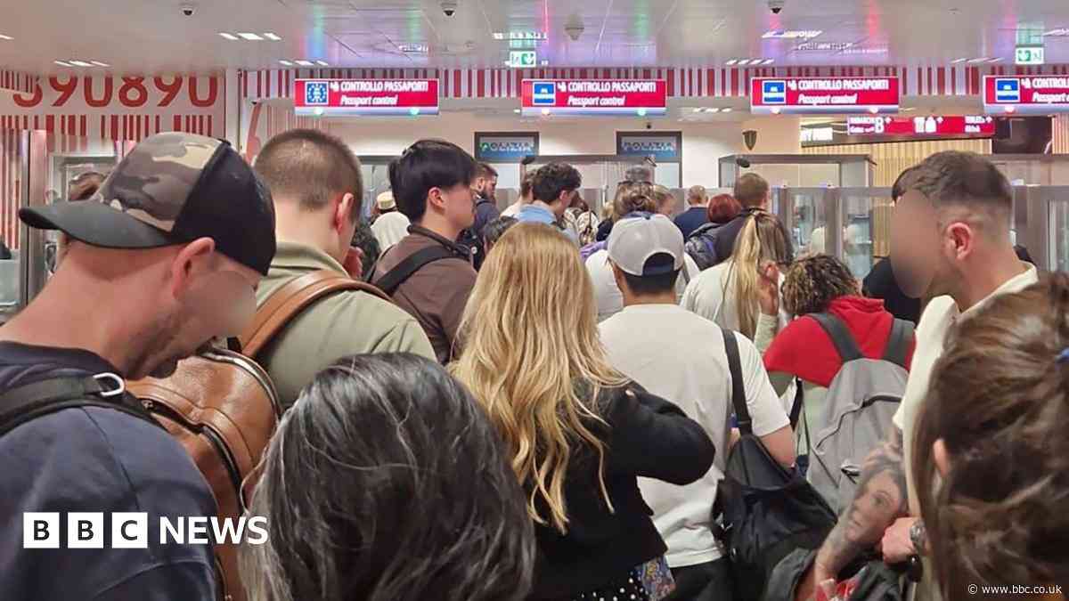 Stop pretending EU's new border system is working, says airports chief
