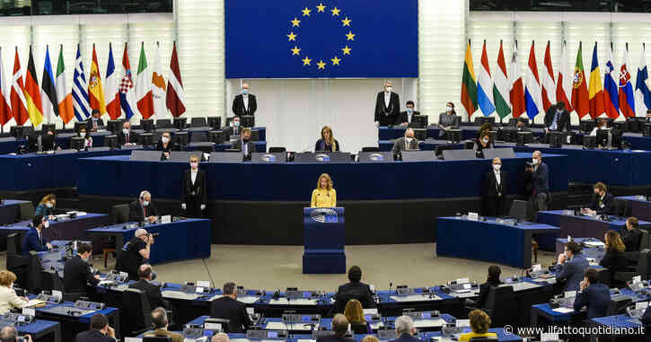 ‘Send them back’: lo spettacolo osceno al Parlamento Ue rimanda direttamente alla Germania degli anni Trenta