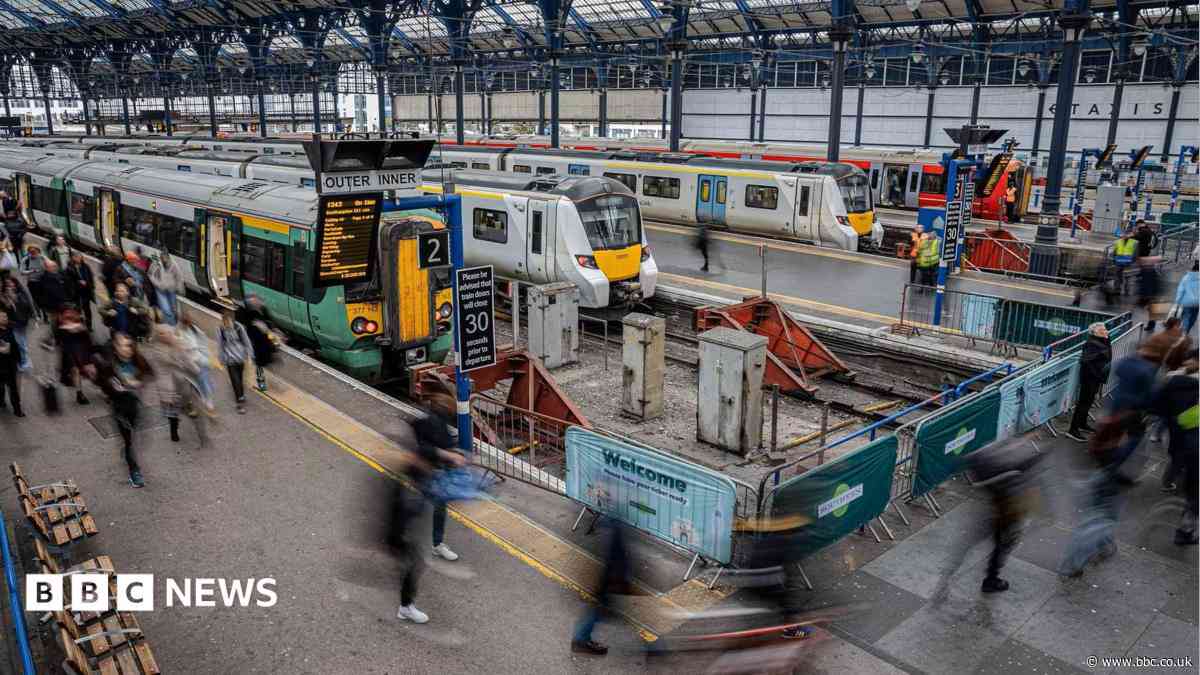 Passengers told to stay off trains when heat soars