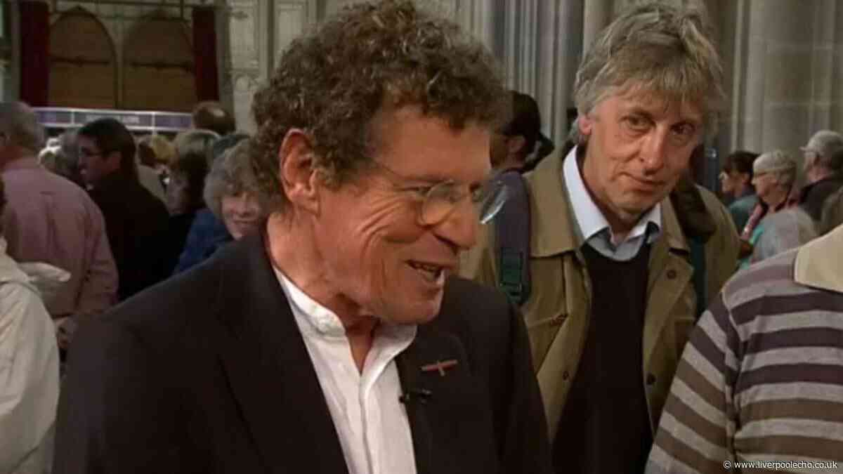 Antiques Roadshow expert gobsmacked by 'mad' item as he unveils real price tag