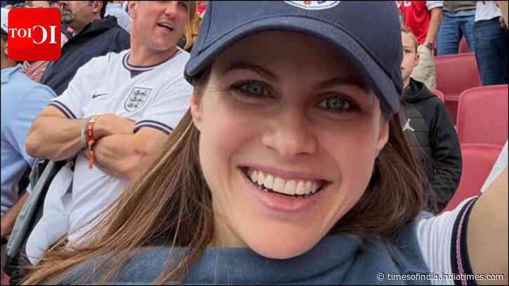 Alexandra Daddario posts ‘smart’ photo with David Beckham