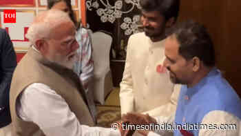 PM meets 'Panchayat' actors Binod, Bhushan; internet reacts
