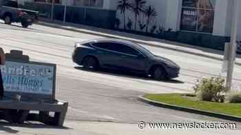 Op hol geslagen Tesla zonder bestuurder richt ravage aan bij tankstation
