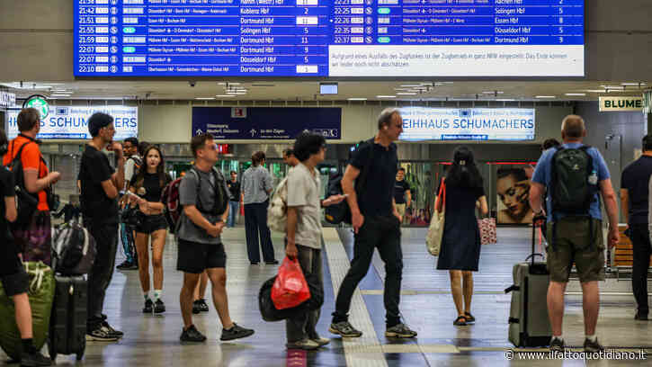 Germania, stop totale alla circolazione dei treni per ore: “Guasto alla rete di comunicazione”. Poi la ripresa nella notte
