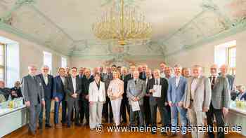 25 Veteranen erhalten erstmals Abzeichen beim Veteranentag