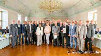 25 Veteranen erhalten erstmals Abzeichen beim Veteranentag