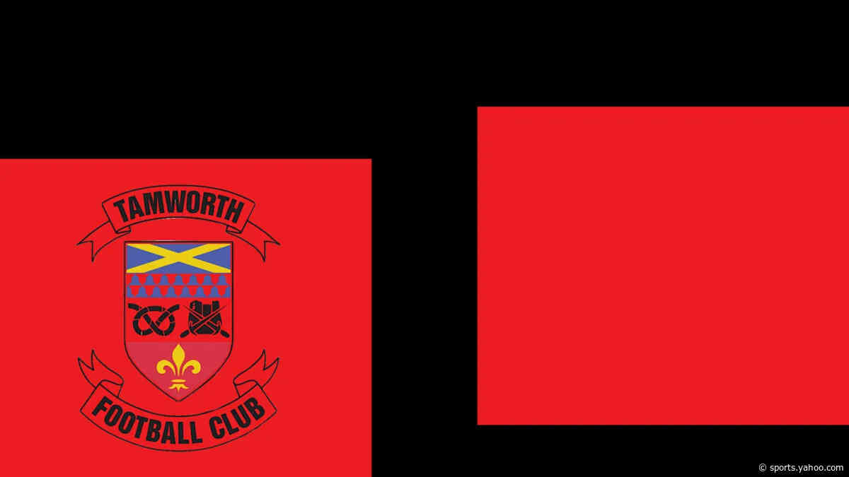 Tamworth sign midfielders Bramble and Roberts