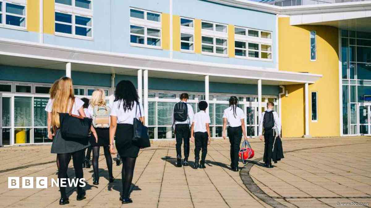 Heatwave shuts more than 100 schools and colleges