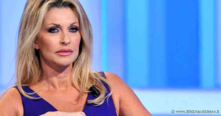 “Scappai di casa a 15 anni dopo che mia madre mi aveva picchiata in modo mostruoso. Mio padre? Ci siamo ritrovati quando si è ammalato di Alzheimer”: parla Paola Ferrari