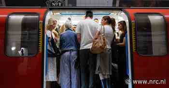 De metro in Londen is 'walgelijk heet', mensen vallen er geregeld flauw. Voor airco zijn de tunnels net te krap