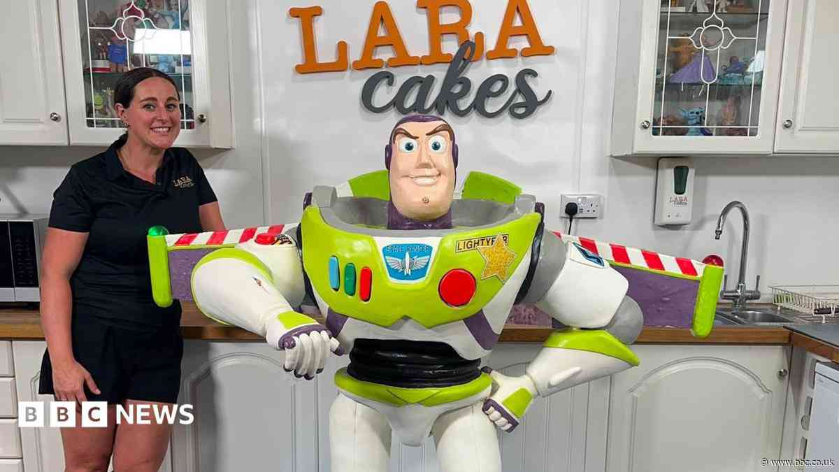 Buzz Lightyear cake includes laser and sounds