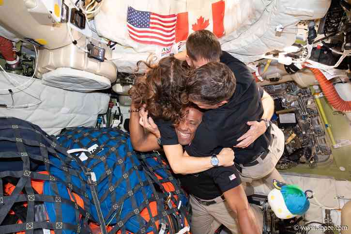 'Everybody wanted to be the first': Apollo astronauts were more competitive, Artemis 2 pilot says