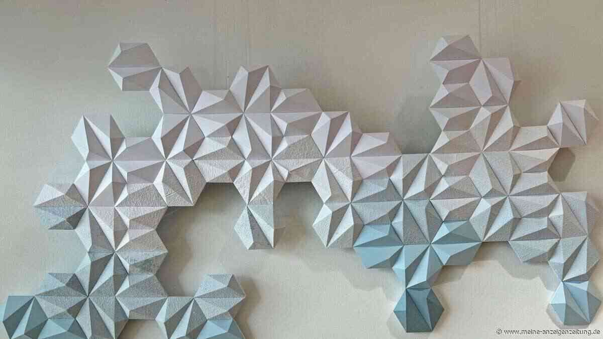 Papierkunst aus 330 Elementen: Mona Tenorth stellt in Eching aus