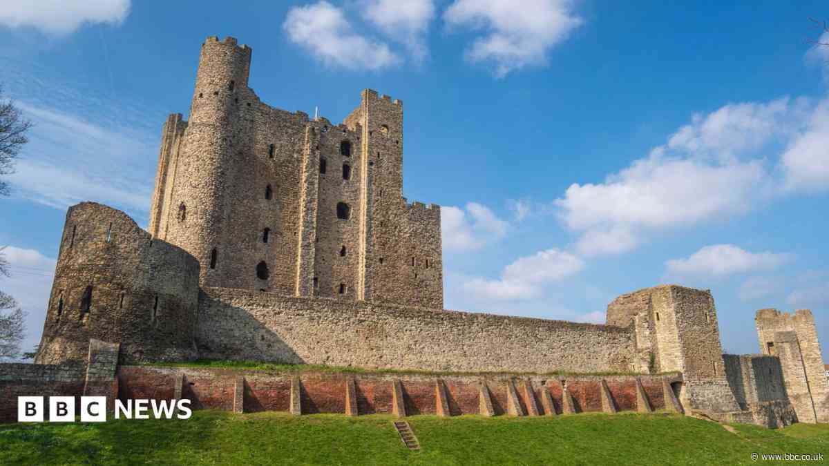 Rochester Castle set to reopen after step repair