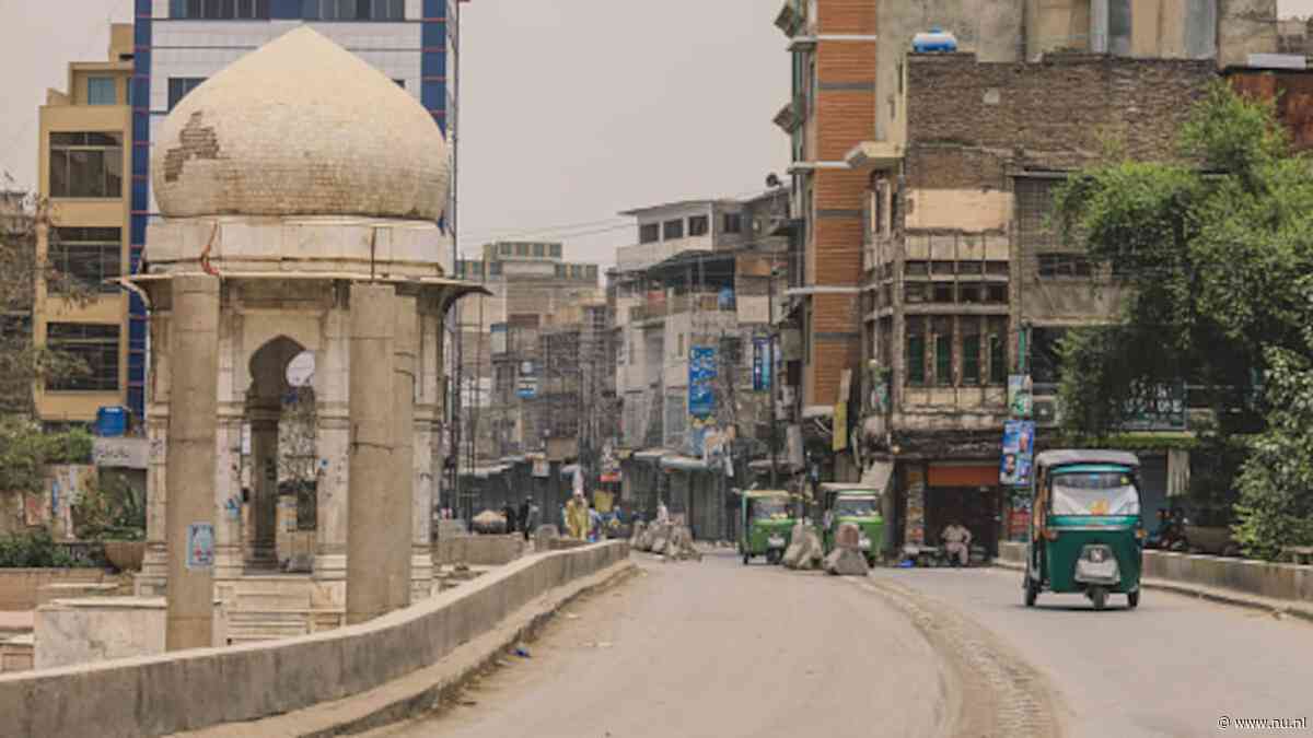 Man sluit zijn vrouw en kinderen 12 jaar lang op en mishandelt ze in Pakistan