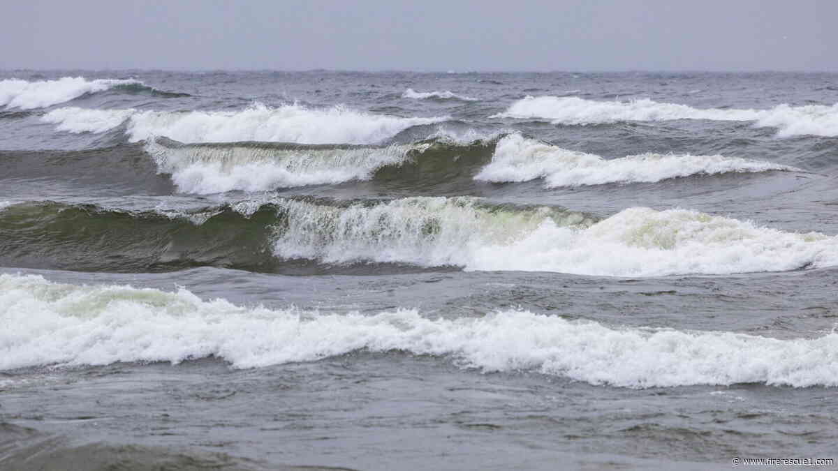Divers injured in search for child in Lake Michigan