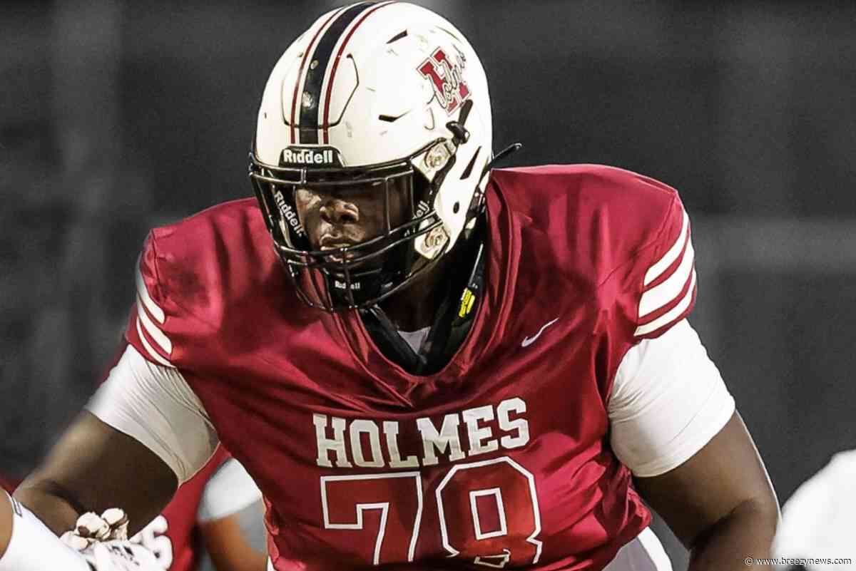 Former Holmes CC Lineman Markel Bell signs rookie contract with Philadelphia Eagles