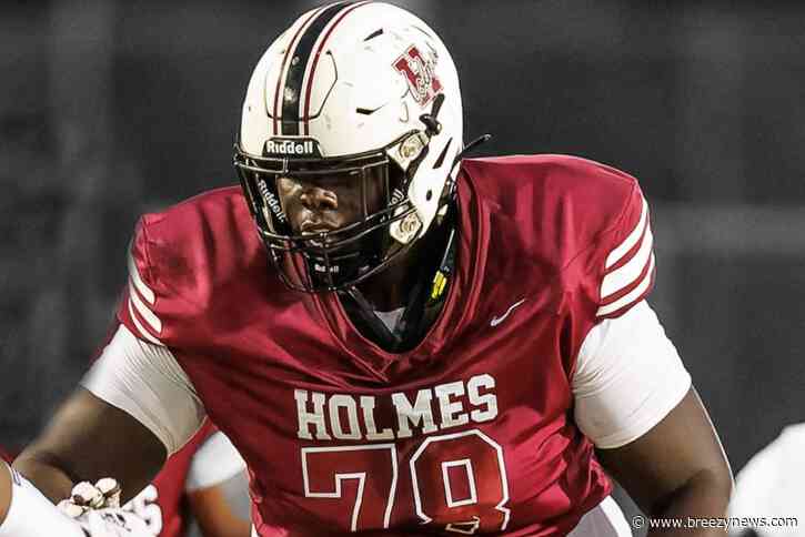 Former Holmes CC Lineman Markel Bell signs rookie contract with Philadelphia Eagles