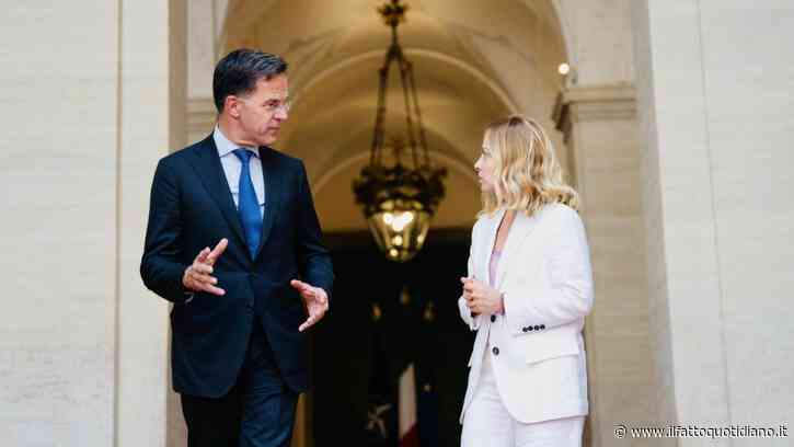 Rutte e le basi italiane, Conte: “Crollano le favolette del governo, Meloni riferisca in Aula”. Avs: “Chi mente?”