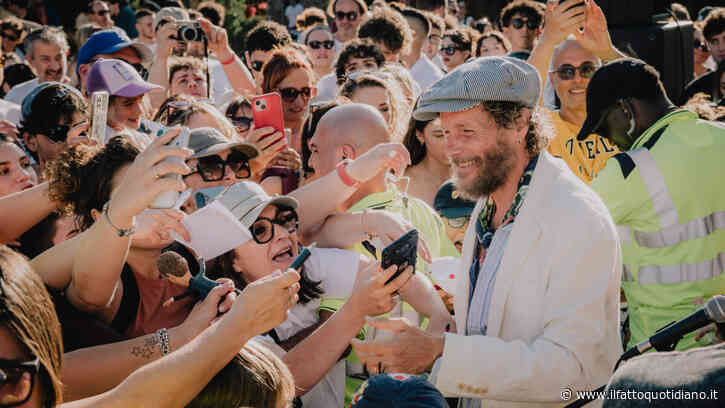 Jovanotti, Yann Tiersen, Ganavya, M.I.A.: l’evento segreto Festival of the Sun incanta i borghi della Val D’Elsa