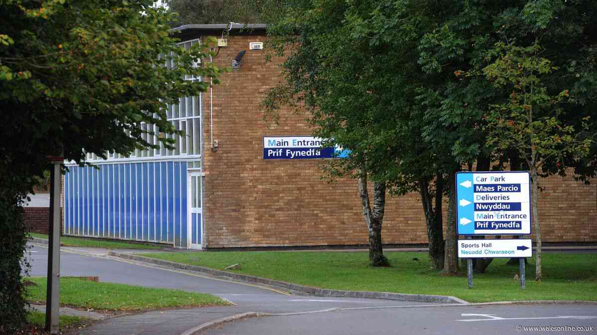Bridgend school staff member reportedly sent home for wearing flip-flops during heatwave