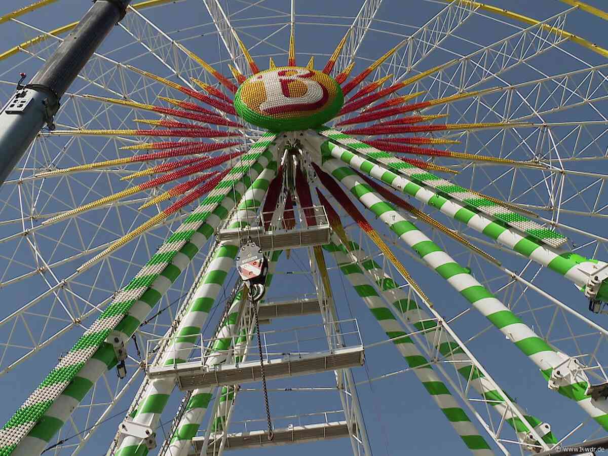 Aufbau der Düsseldorfer Rheinkirmes startet bei Hitze