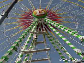 Aufbau der Düsseldorfer Rheinkirmes startet bei Hitze