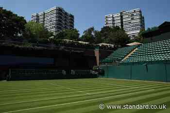 Wimbledon qualifying suspended as extreme heat 'wreaks havoc'