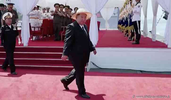 Corea del Nord, Kim Jong Un alla cerimonia di inaugurazione di una nuova nave da guerra per i missili nucleari