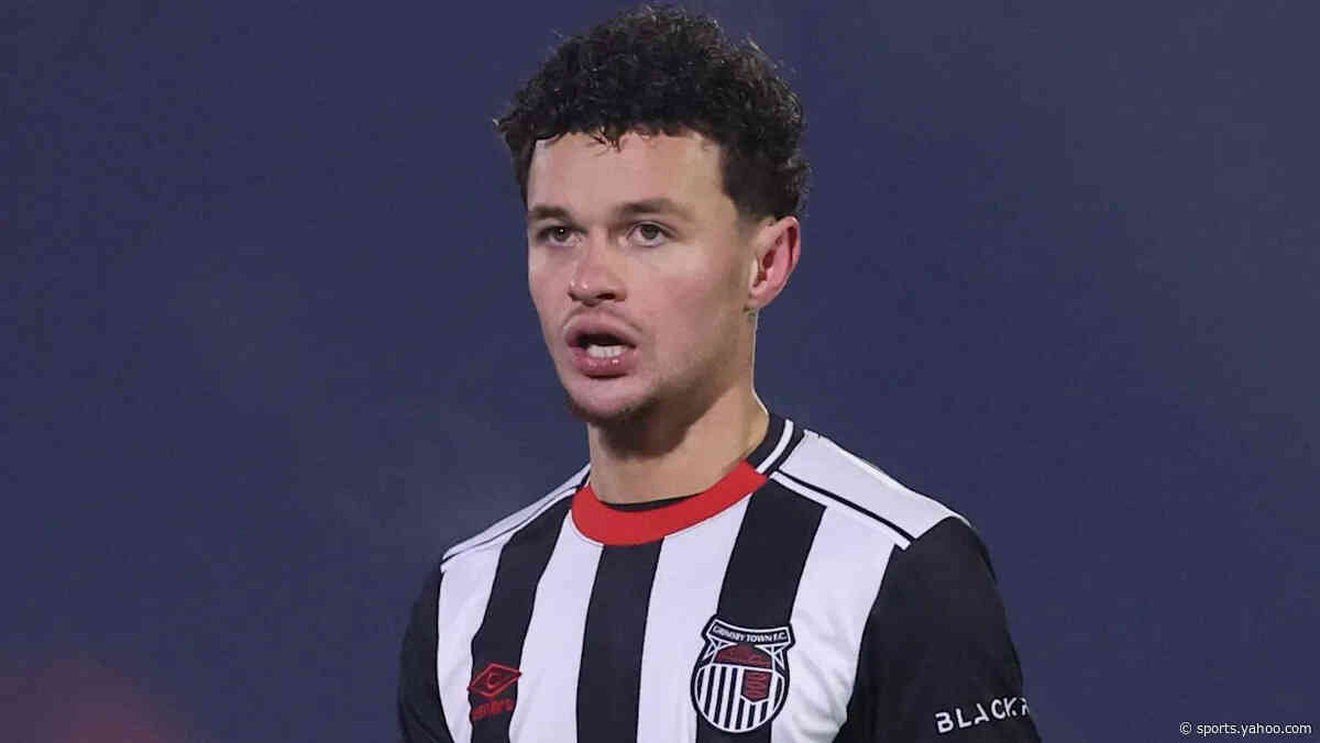 Chesterfield sign ex-Grimsby midfielder McEachran