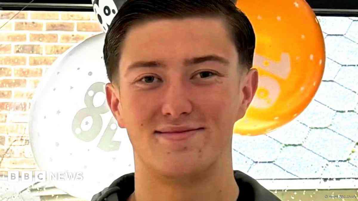 Police took eight minutes to find Henry Nowak's fatal stab wound