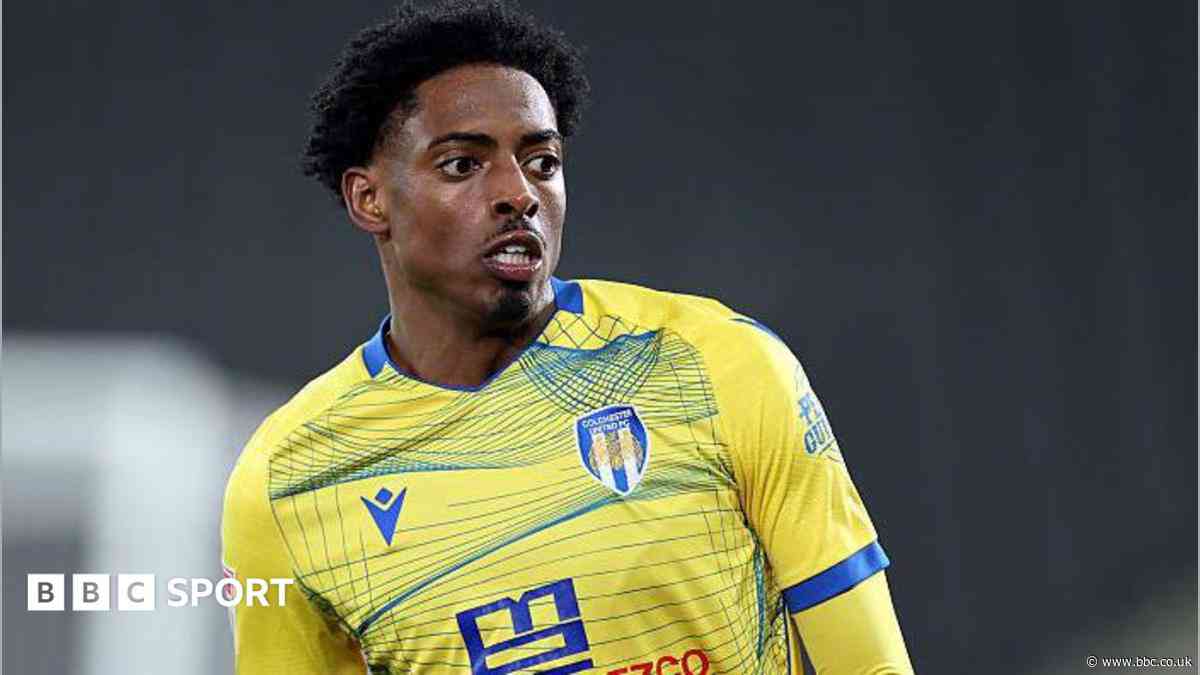 Reading sign winger Lisbie from Colchester