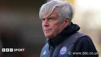 Pitt to remain as manager of Braintree