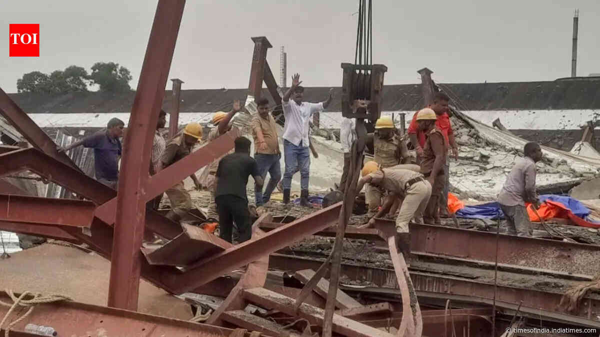Kolkata godown collapse: Workers trapped under debris as army, NDRF lead rescue; toll rises to 5