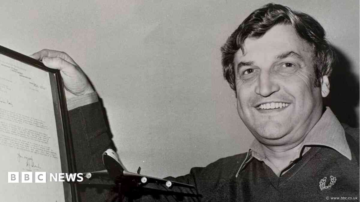 The captain who glided jumbo jet to safety through an erupting volcano