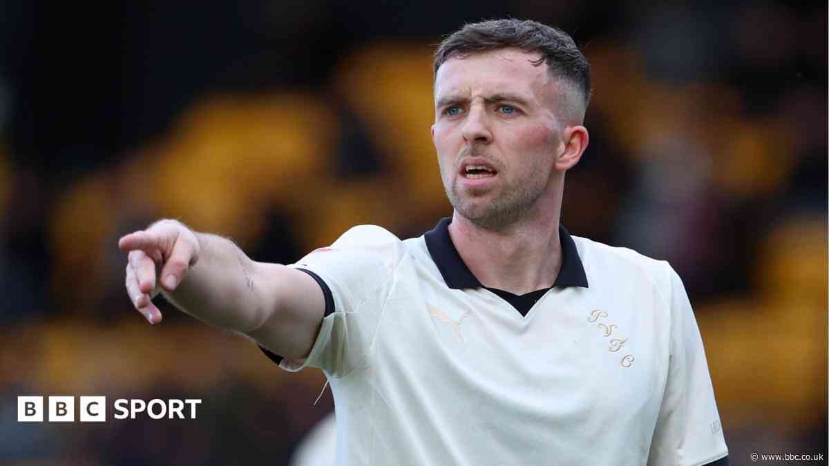 Cheltenham sign midfielder Shipley from Port Vale