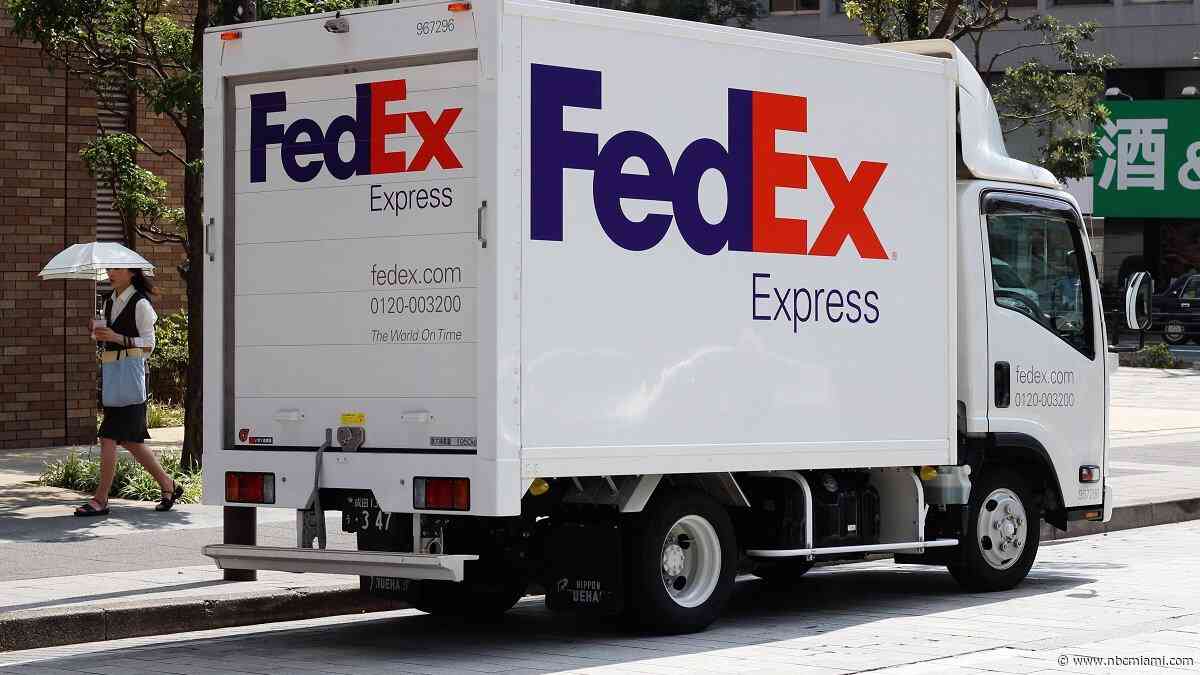 FedEx driver accused of stealing more than $31K in Apple products in Pinecrest, police say