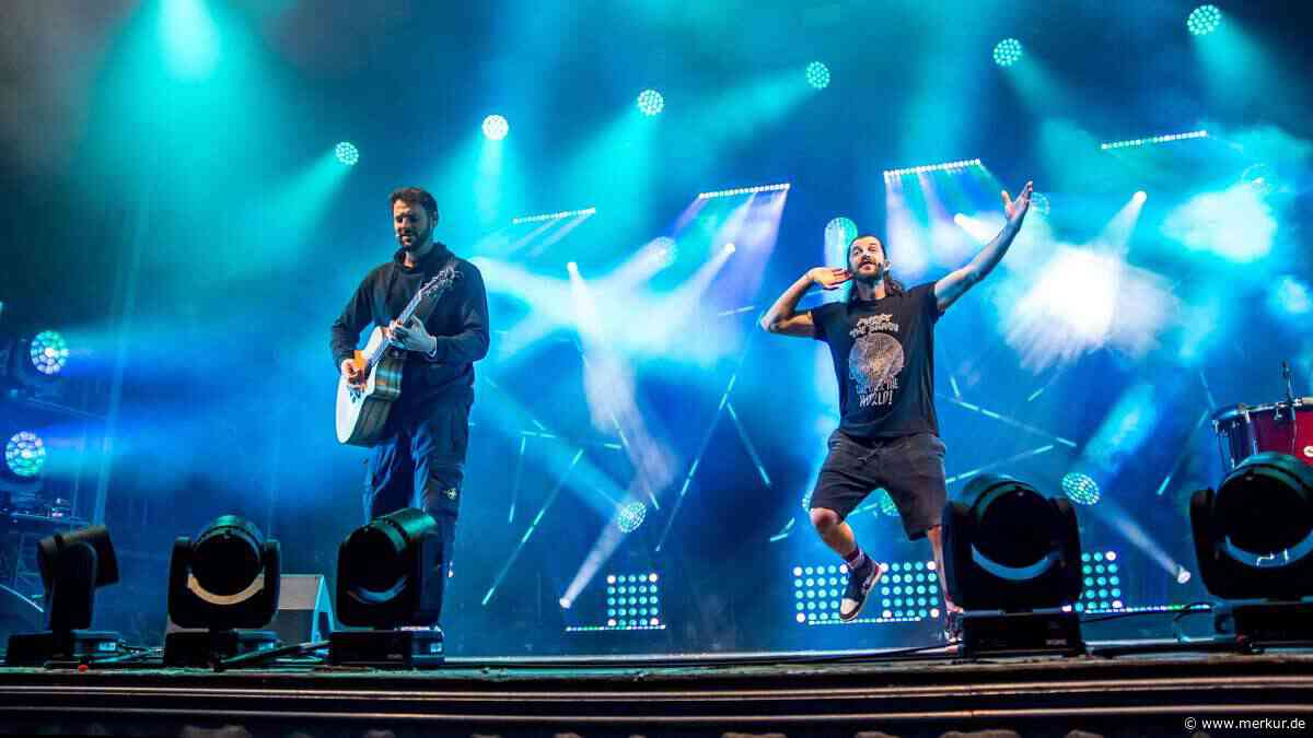 „Unerhört solide“: Austropop-Duo spielt ausverkauftes Konzert auf dem Tollwood