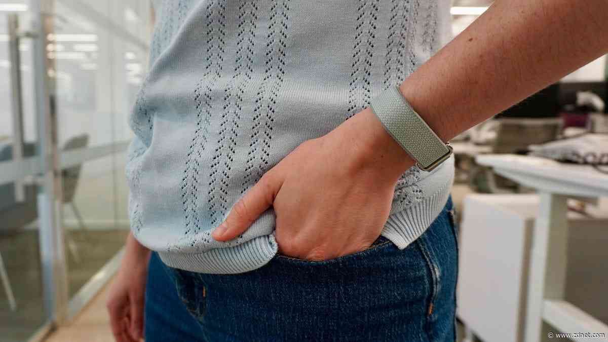 Google's Fitbit Air is a $99 screenless wearable that I can actually take seriously