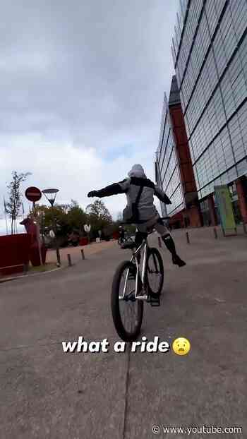@abdou.bklf is getting inventive here 🤯 #handlebar #bikes #ride #stunts