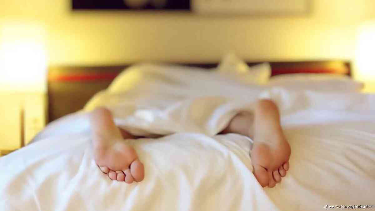 Hittegolf en plaknachten: zo houd je de slaapkamer koel
