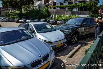 Onwel geworden automobilist veroorzaakt ravage op parkeerplaats